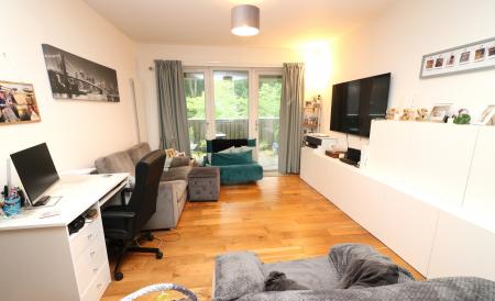 2 bedroom Flat to let in Clock House Gardens, Welwyn, AL6