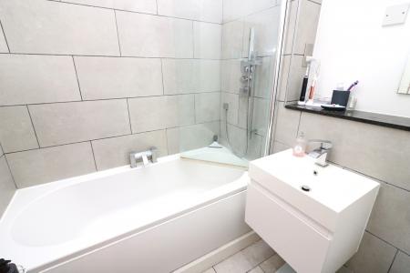 2 bedroom Flat to let in Clock House Gardens, Welwyn, AL6