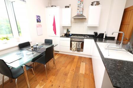 2 bedroom Flat to let in Clock House Gardens, Welwyn, AL6