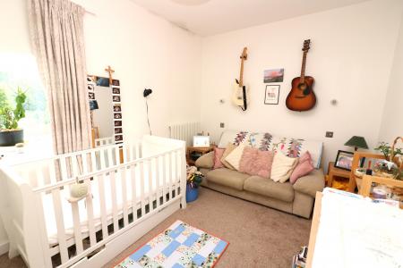 2 bedroom Flat to let in Clock House Gardens, Welwyn, AL6