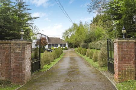 4 bedroom Detached house for sale in Reynards Road, Welwyn, AL6
