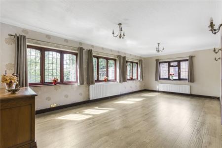 4 bedroom Detached house for sale in Reynards Road, Welwyn, AL6