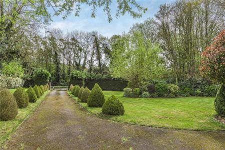 4 bedroom Detached house for sale in Reynards Road, Welwyn, AL6