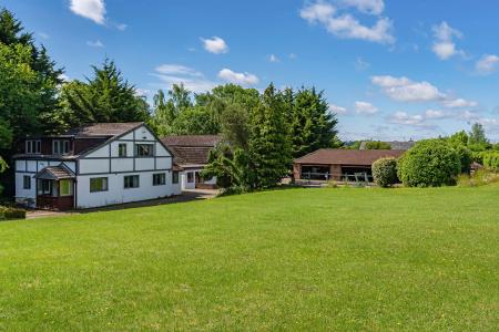 4 bedroom Detached house for sale in Reynards Road, Welwyn, AL6