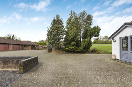 4 bedroom Detached house for sale in Reynards Road, Welwyn, AL6