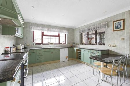 4 bedroom Detached house for sale in Reynards Road, Welwyn, AL6
