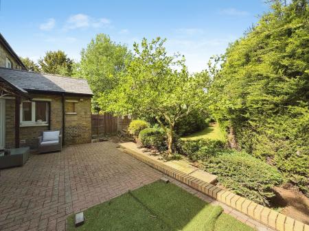4 bedroom Semi-detached house to let in London Road Woolmer Green, Woolmer Green, SG3
