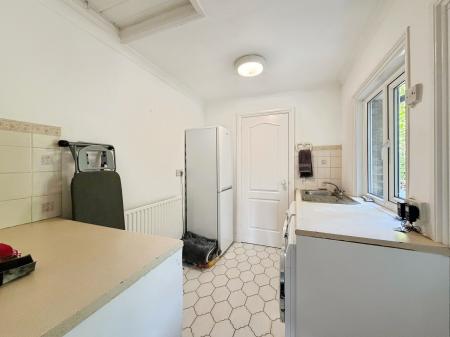 4 bedroom Semi-detached house to let in London Road Woolmer Green, Woolmer Green, SG3