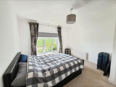 4 bedroom Semi-detached house to let in London Road Woolmer Green, Woolmer Green, SG3