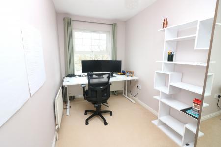 2 bedroom Flat to let in Bridge Road East, Welwyn Garden City, AL7