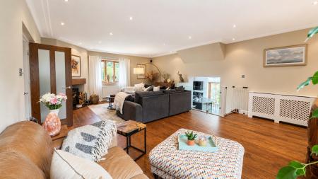 4 bedroom Detached house for sale in Codicote Road, Welwyn, AL6