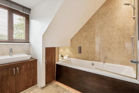 4 bedroom Detached house for sale in Codicote Road, Welwyn, AL6