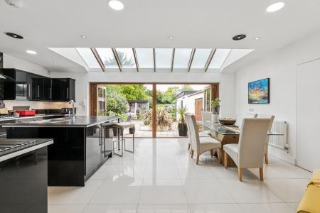 4 bedroom Detached house for sale in Codicote Road, Welwyn, AL6