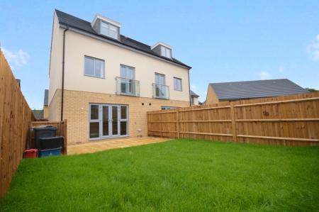 3 bedroom Semi-detached house to let in Brimstone Drive, Stevenage, SG1
