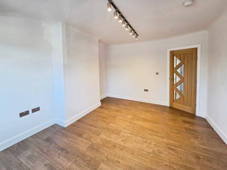 2 bedroom Maisonette to let in Honeypot Lane, Stanmore, HA7
