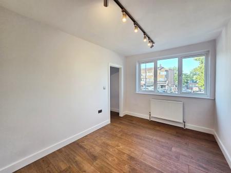 2 bedroom Maisonette to let in Honeypot Lane, Stanmore, HA7