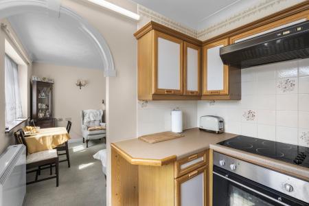 1 bedroom Flat for sale in Pond Court The Ridgeway, Codicote, SG4