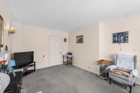 1 bedroom Flat for sale in Pond Court The Ridgeway, Codicote, SG4