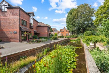 1 bedroom Flat for sale in Pond Court The Ridgeway, Codicote, SG4