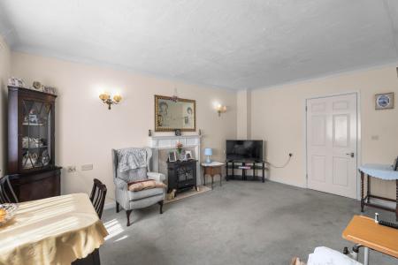 1 bedroom Flat for sale in Pond Court The Ridgeway, Codicote, SG4
