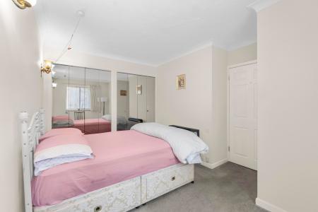 1 bedroom Flat for sale in Pond Court The Ridgeway, Codicote, SG4