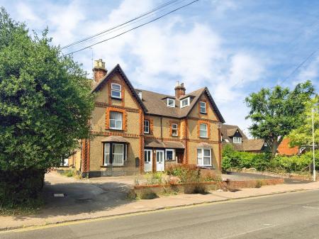 1 bedroom Flat for sale in Stevenage Road, Knebworth, SG3