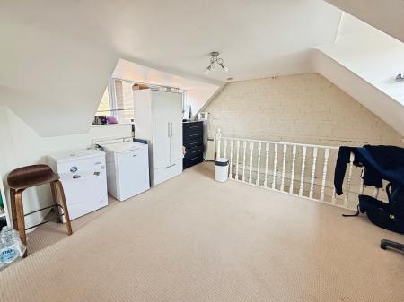 1 bedroom Flat for sale in Stevenage Road, Knebworth, SG3