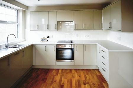 2 bedroom Flat to let in Fretherne Road, Welwyn Garden City, AL8