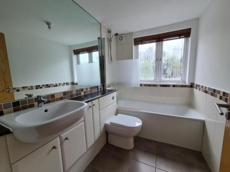 2 bedroom Flat to let in Stevenage Road, Hitchin, SG4