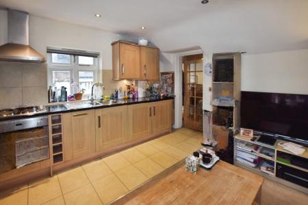 2 bedroom Flat to let in Station Rd, Harpenden, AL5