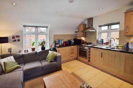 2 bedroom Flat to let in Station Rd, Harpenden, AL5