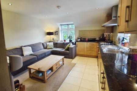 2 bedroom Flat to let in Station Rd, Harpenden, AL5