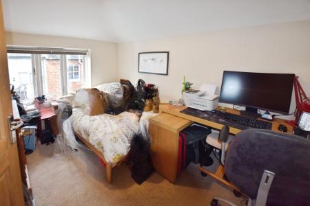 2 bedroom Flat to let in Station Rd, Harpenden, AL5