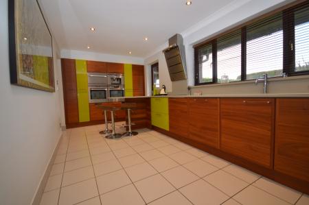 4 bedroom Semi-detached house to let in Aston Bury Lane, Aston, SG2