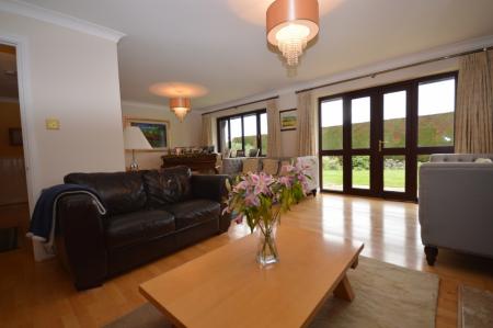 4 bedroom Semi-detached house to let in Aston Bury Lane, Aston, SG2