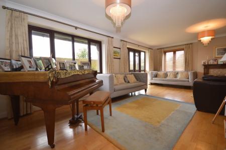 4 bedroom Semi-detached house to let in Aston Bury Lane, Aston, SG2