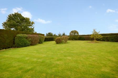 4 bedroom Semi-detached house to let in Aston Bury Lane, Aston, SG2