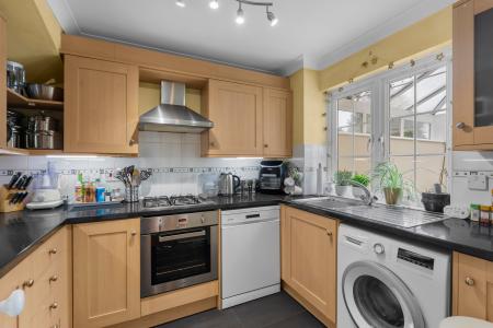 3 bedroom Semi-detached house for sale in Longcroft Gardens, Welwyn Garden City, AL8