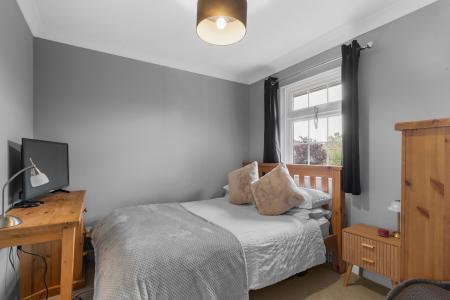 3 bedroom Semi-detached house for sale in Longcroft Gardens, Welwyn Garden City, AL8