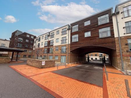 2 bedroom Flat to let in The Waterfront, Hertford, SG14
