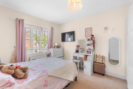 3 bedroom Terraced House for sale in Ten Acres Crescent, Stevenage, SG2
