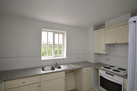 2 bedroom Flat to let in Node Way Gardens, Welwyn, AL6