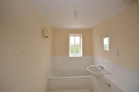 2 bedroom Flat to let in Node Way Gardens, Welwyn, AL6