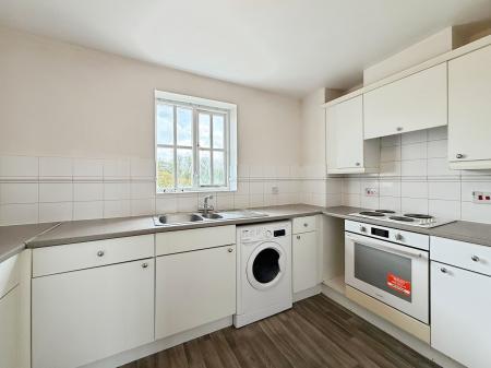 2 bedroom Flat to let in Node Way Gardens, Welwyn, AL6