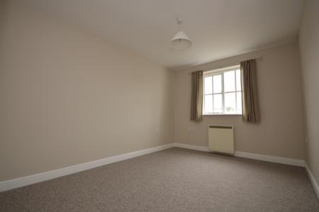 2 bedroom Flat to let in Node Way Gardens, Welwyn, AL6