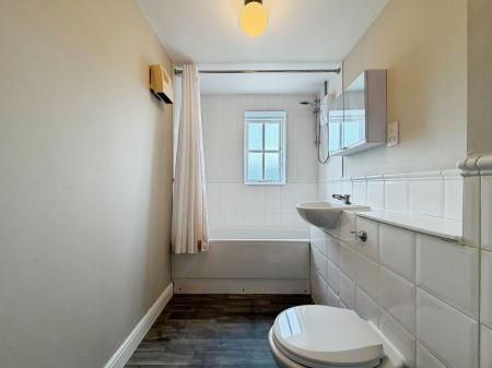 2 bedroom Flat to let in Node Way Gardens, Welwyn, AL6