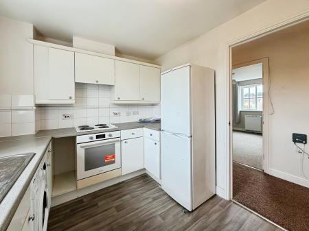 2 bedroom Flat to let in Node Way Gardens, Welwyn, AL6