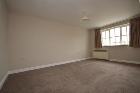 2 bedroom Flat to let in Node Way Gardens, Welwyn, AL6