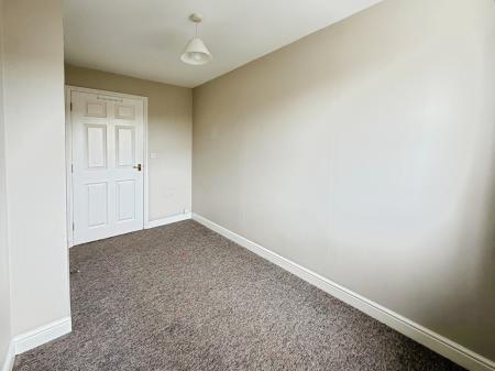 2 bedroom Flat to let in Node Way Gardens, Welwyn, AL6