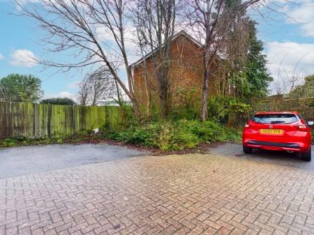 2 bedroom Terraced House to let in Wetherby Close, Stevenage, SG1